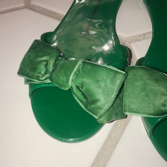 Chinese Laundry Green Bow Peep-Toe Flats - Picture 6 of 8